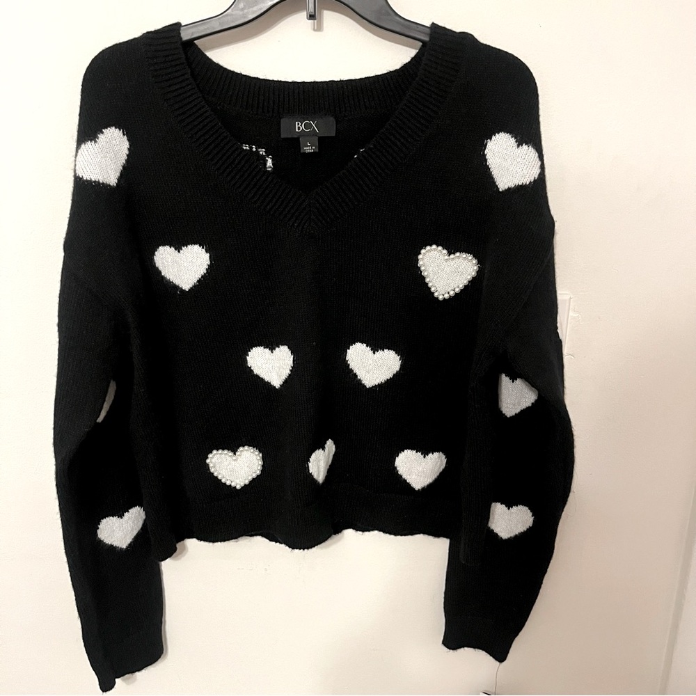 BCX Black and White Heart Sweater V-neck long sleeve
